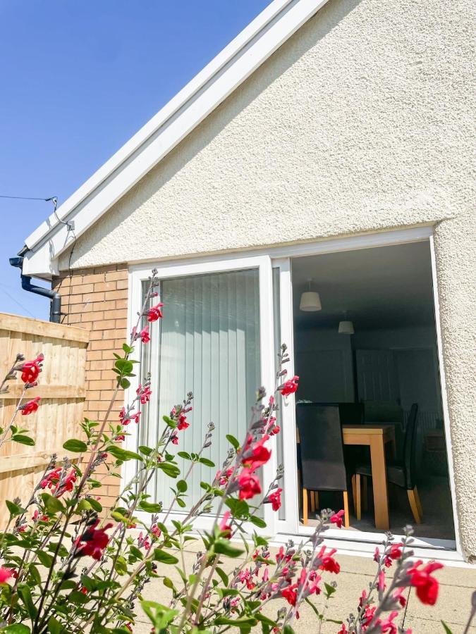 プレタティン Lovely Bungalow Close To Beachヴィラ エクステリア 写真